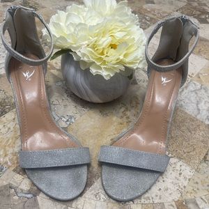 Windsor 7 1/2 silver sparkly wedged heels